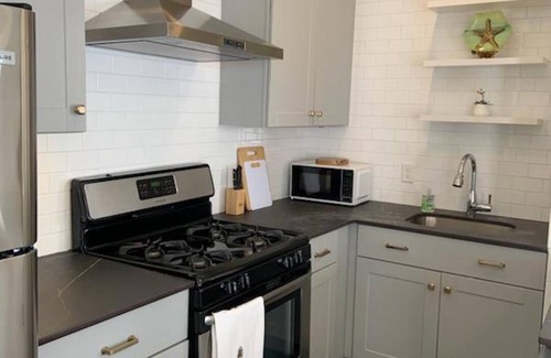 Marblehead Condo | Elegant condo in Marblehead's Historic district, steps to the harbor.