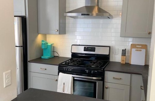 Marblehead Condo | Elegant condo in Marblehead's Historic district, steps to the harbor.