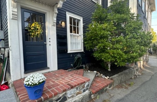 Marblehead Condo | Elegant condo in Marblehead's Historic district, steps to the harbor.