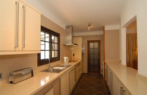 Costa Teguise Villa | Elegant Costa Teguise Villa | Villa Amapola | 4 Bedrooms | Stunning Seaviews &.