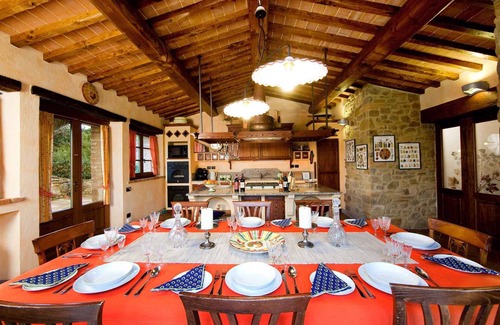 Cortona House | Elegant country barn in Cortona 2bed2bath with shared pool & gorgeous gardens