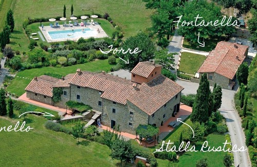 Cortona House | Elegant country barn in Cortona 2bed2bath with shared pool & gorgeous gardens