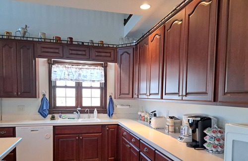 Martell House | Elegant Country Retreat, 20 min to Lincoln