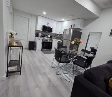 Northwest Edmonton House | Elegant & Cozy 2 Bdrm Basement suite near WEM
