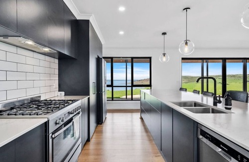 Sorell Apartment | Elegant Creekside Retreat