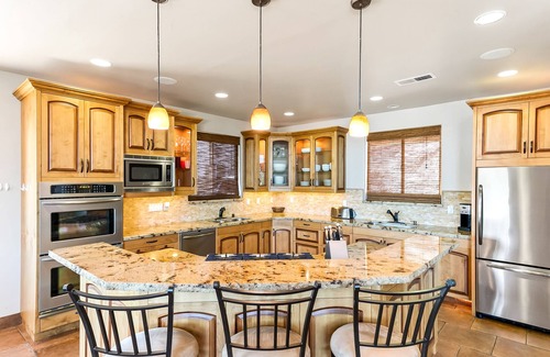 Browns Valley House | Elegant Custom Home at Collins Lake! Walk to Lake! Walk to Park! Great hiking!