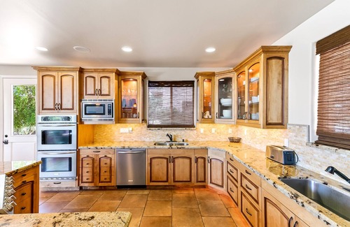 Browns Valley House | Elegant Custom Home at Collins Lake! Walk to Lake! Walk to Park! Great hiking!