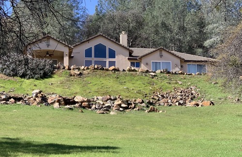 Browns Valley House | Elegant Custom Home at Collins Lake! Walk to Lake! Walk to Park! Great hiking!