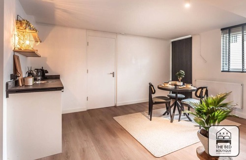 Amsterdam South Apartment | Elegant De Jordaan Apartment in Amsterdam Zuid | Walk to Vondelpark & Museums