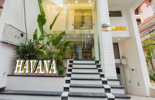 Tan Binh House | Elegant Delux Escape | Minutes from Havana Airport