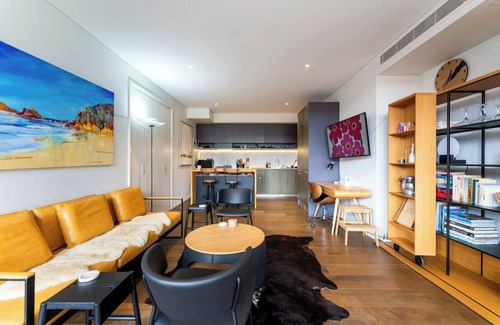 Redfern Apartment | Elegant downtown apartment with absolutely everything at your fingertips