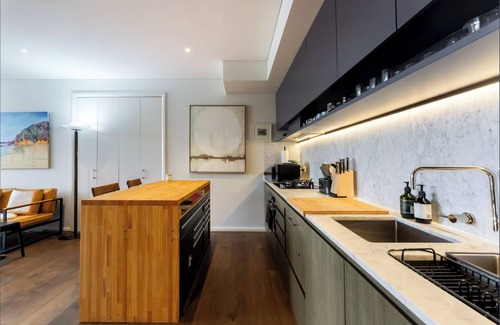 Redfern Apartment | Elegant downtown apartment with absolutely everything at your fingertips