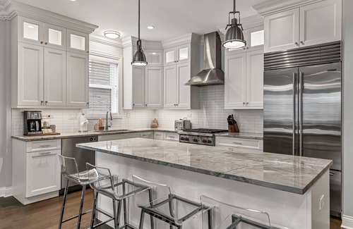 Wrigleyville Condo | Elegant Duplex with Chef's Kitchen Near Wrigley Field by AllSet Turnover