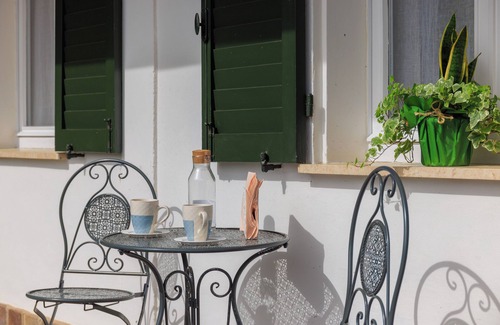 Teolo Apartment | Elegant Euganean Hills apartment with garden view