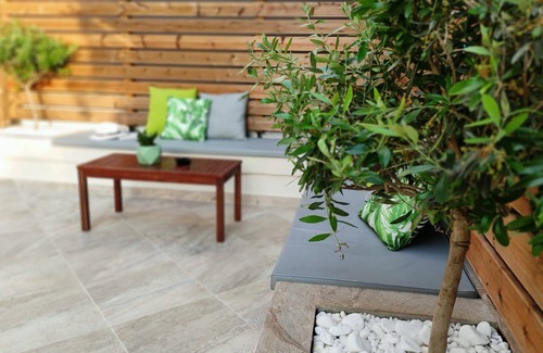Ammoudia Apartment | Elegant family apartment with kitchen and courtyard