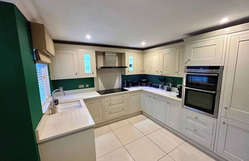 Royal Tunbridge Wells House | Elegant Retreat: Classic Style and Modern Comfort