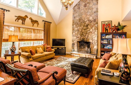 Aldenville House | Elegant & Grand 4 BR/3 Bath Home w/ Lake & Dock in Poconos Near Honesdale, PA