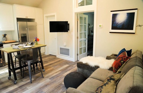 Sebastopol House | Elegant guest house within walking distance to fabulous downtown Sebastopol