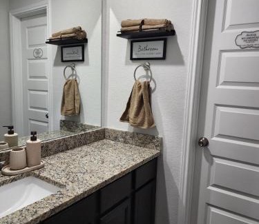Northside House | Elegant Home with Jacuzzi hot tub and pool table