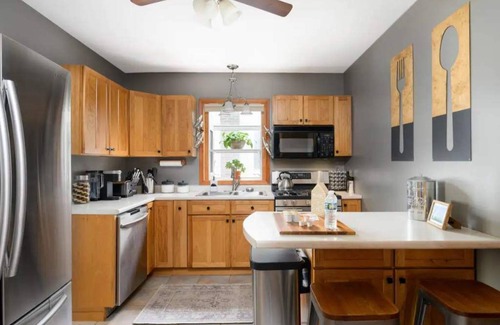 Muncie House | Elegant House 2 min from BSU/Hospital/Downtown