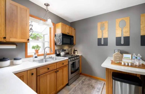 Muncie House | Elegant House 2 min from BSU/Hospital/Downtown