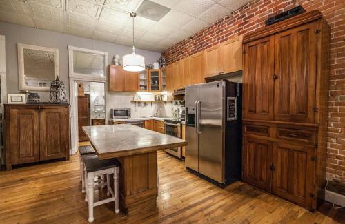 Old Town Villa | Elegant Loft-Style Retreat in Old Firehouse Alley