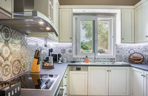Mazarakata House | Elegant Luxury garden apartment with swimming pool, BBQ and play ground