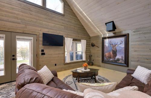 Newport House | Elegant Newport Cabin with Porch and Lake Access
