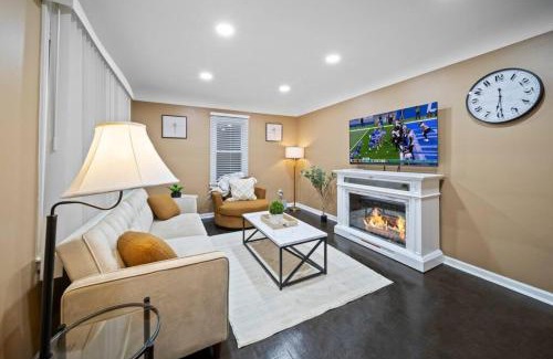 Shelby Township House | Elegant Oasis 4 Bedroom Home Away from Home
