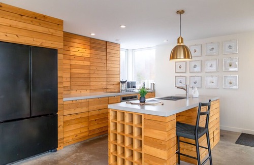 Lismore Apartment | Elegant Oceanfront Escape - hot Tub & Sauna - Private