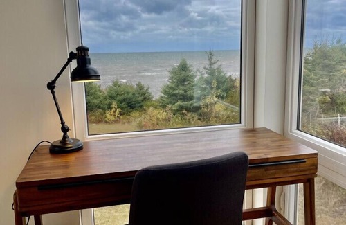 Lismore Apartment | Elegant Oceanfront Escape - hot Tub & Sauna - Private