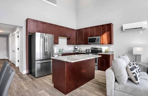 Birmingham Apartment | Elegant Parkside Retreat