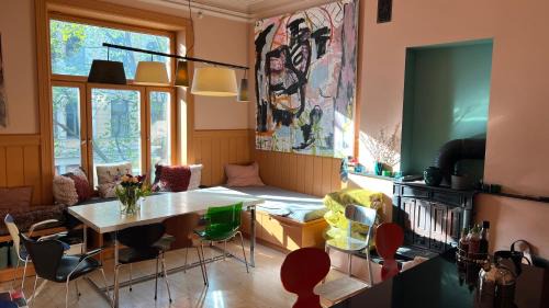 Vika Apartment | Elegant & Quiet Apartment in Historic House - Prime Location in Oslo West