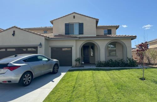 Sun City House | Elegant Retreat with Private Luxurious Gen Suite