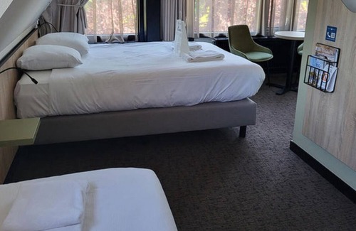 Eerbeek Hotel | Elegant Stay with Hiking Trails Ideal for Exploring Locals Attractions