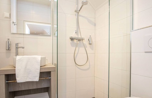 Eerbeek Hotel | Elegant Stay with Hiking Trails Ideal for Exploring Locals Attractions