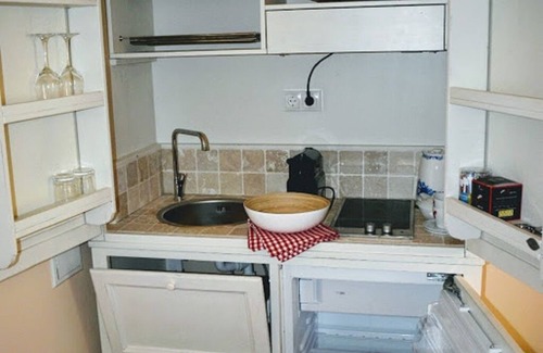 Funfhaus Apartment | Elegant Studio close to the metro station