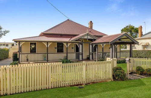 East Toowoomba House | Elegant, Stunning & Central! East Side Gem!