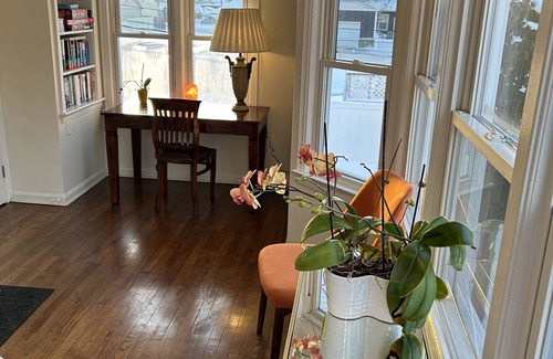 Wyandotte House | Elegant three-bedroom cozy family house 10-minute walk to downtown Wyandotte