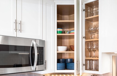 Virginia Square House | Elegant Townhome ★ Heart of Arlington ★ Kid & Pet-Friendly