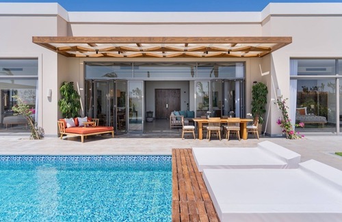 Soma Bay Villa | Elegant Villa with Jacuzzi, Swim-Up Pool, Garden, Full Kitchen & VIP Amenities