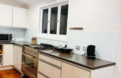 Kenmore House | Elegant Villa Near Shopping Mall
