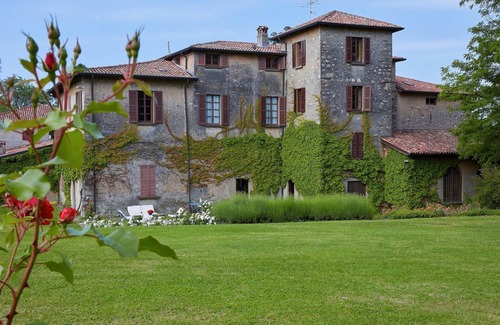 Erbusco Villa | Elegant Villa Pool Wine Art Nearby