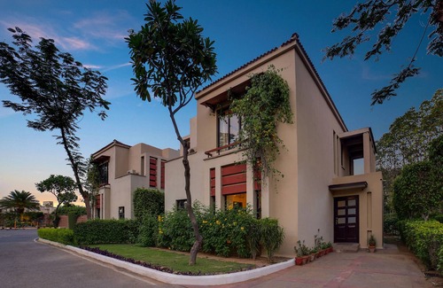 Bissar Akbarpur Villa | Elegant Villa Retreat in Golf Resort – Luxury Living on the Greens