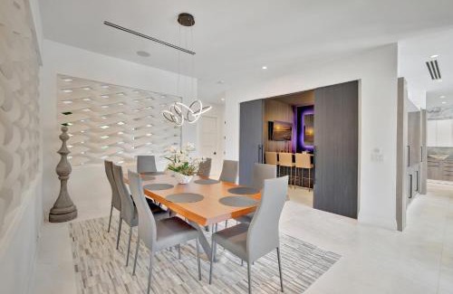 Las Olas Isles House | Elegant Waterfront Estate 6BR- 6.5BA