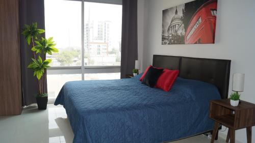 Monterrey Centro Apartment | Elegante loft apartment Paseo Santa Lucia king size bed, alberca, gym, parking, kids club