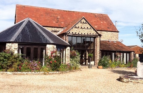 Wotton-under-Edge House | Elegantly furnished former barn in quiet rural spot, South Cotswolds.