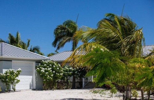 Whitby Villa | Elemni for 10 people Ocean Front, Beach, Pool, AC, Basic Car