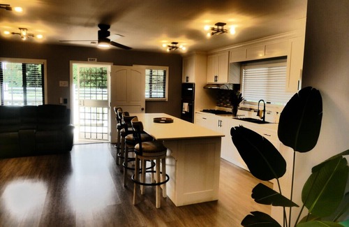 Santa Elena House | Elena's Jewel - Modern 2BR Home
