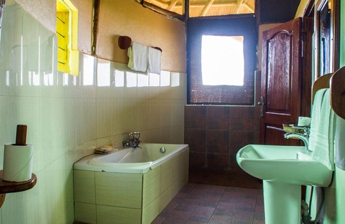 Kichwamba Cabin | Elephant HAB Lodge